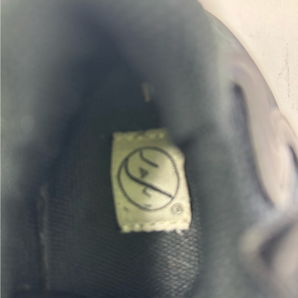 Javi Sneakers - Picture 7 of 8